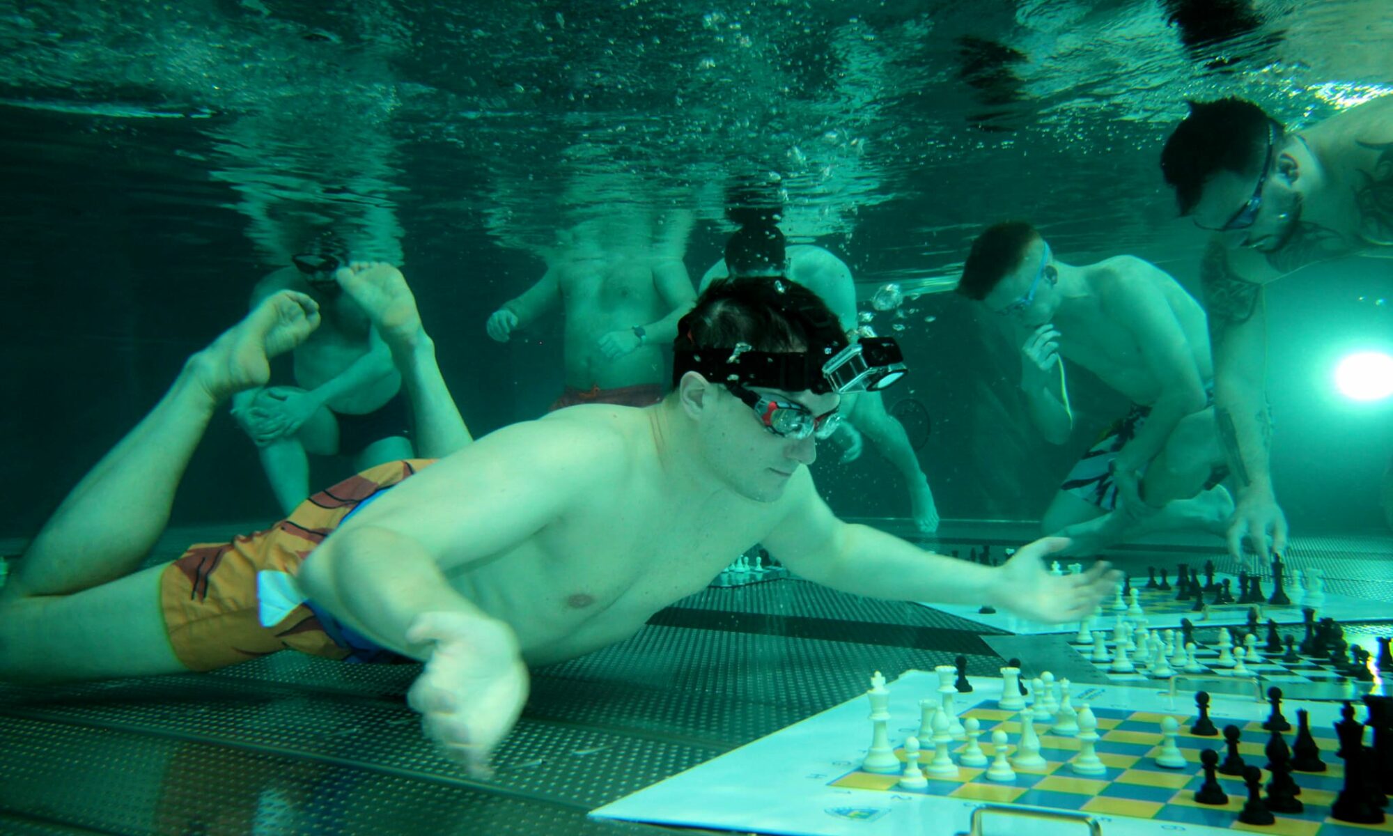 MICHAŁ MAZURKIEWICZ SETS NEW DIVING CHESS SIMUL WORLD RECORD!